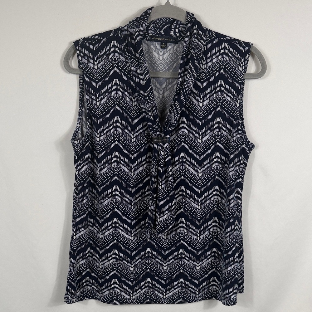 Adrienne‎ Vittadini Navy and White Chevron Blouse. Size M. Has stretch